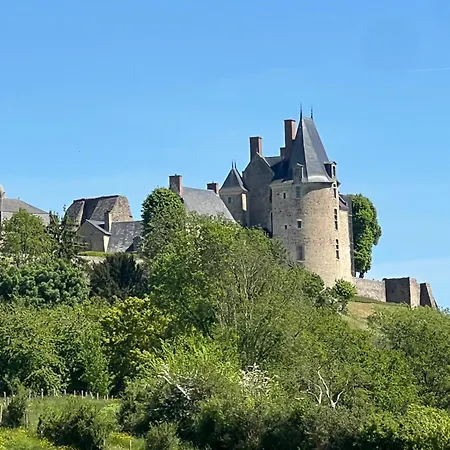 Les De Sainte-suzanne Sainte-Suzanne (Mayenne)